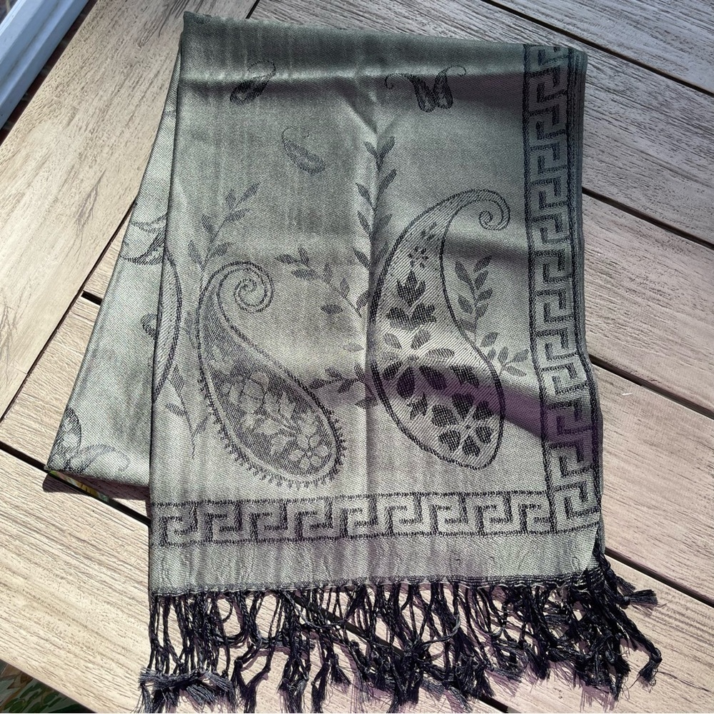 Pashmina Black & Gray Paisley Scarf Wrap NWOT